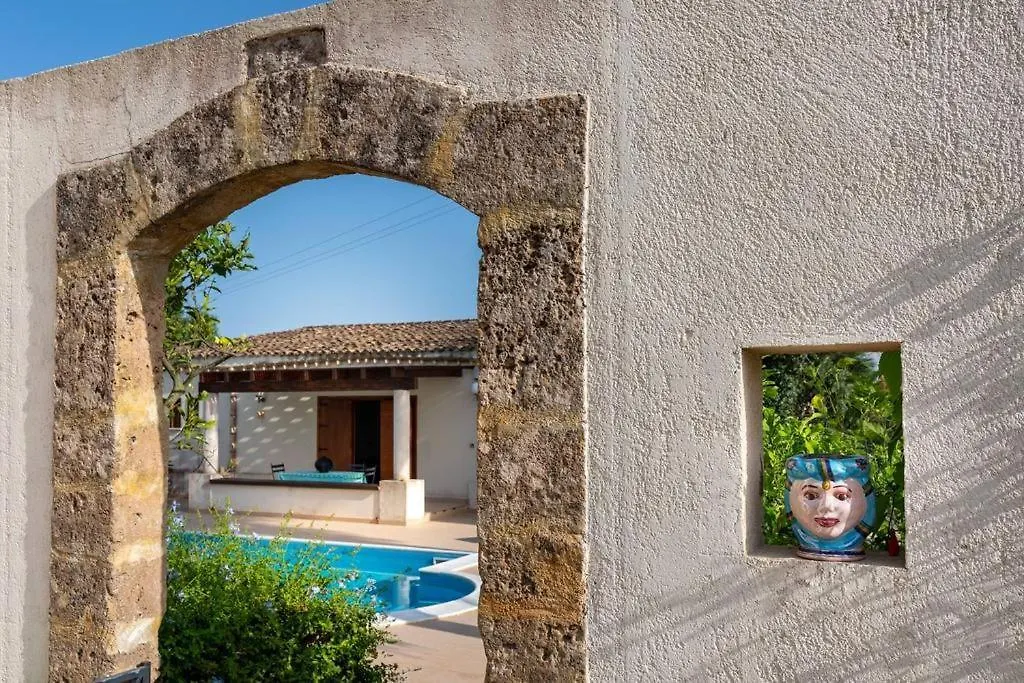 Villa Amurusanza - Dependance Con Piscina Triscina